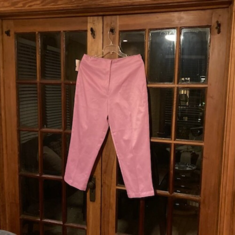 Pink ankle baby stretch pants.